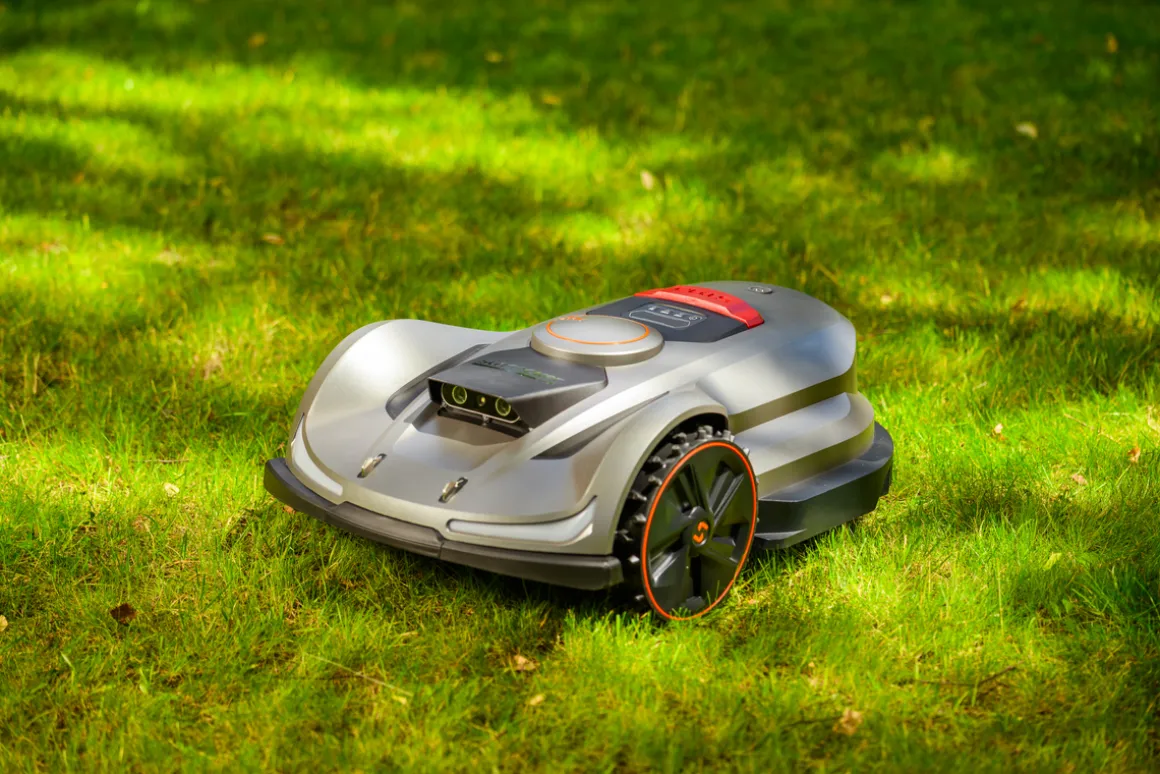 Robot koszący Sunseeker X7 Plus Elite RTK 6000m2 bezprzewodowy