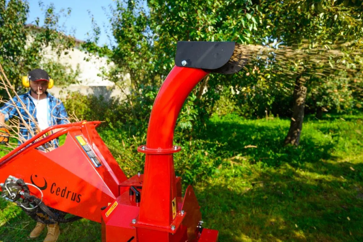 Rozdrabniacz do gałęzi Cedrus RB05 PRO HE 15KM hydrauliczny
