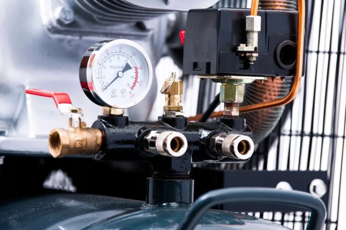 SPRĘŻARKA POWIETRZA JAGER GERMAN 300L 5.5kW 1250L/Min 400V SPRĘŻARKA POWIETRZA TŁOKOWA KOMPRESOR TŁOKOWY OLEJOWY Mocna Rzecz
