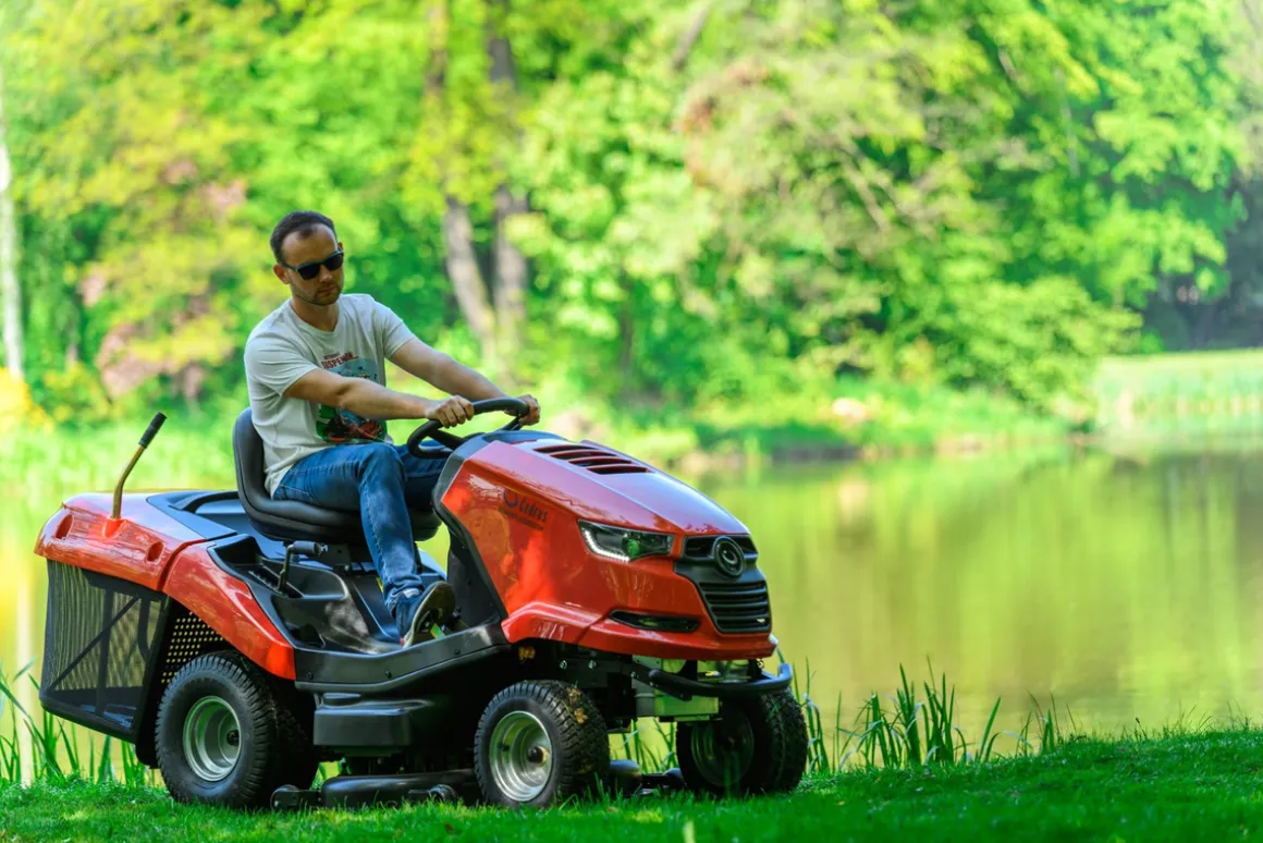 TRAKTOREK CEDRUS CHALLENGE MJ 102/22H TRAKTOREK OGRODOWY SECO KOSIARKA SAMOJEZDNA SPALINOWA DO TRAWY 22KM / 102cm HYDROSTATIC - OFICJALNY DYSTRYBUTOR - AUTORYZOWANY DEALER CEDRUS