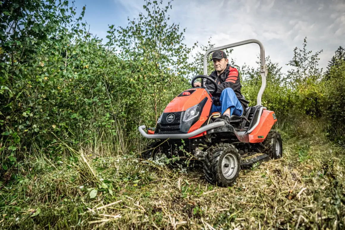 TRAKTOREK OGRODOWY KOSIARKA MULCZUJĄCA KARCZOWNIK KARCZOWNICA OLEO-MAC GOLIATH 4X4 S536027044544x