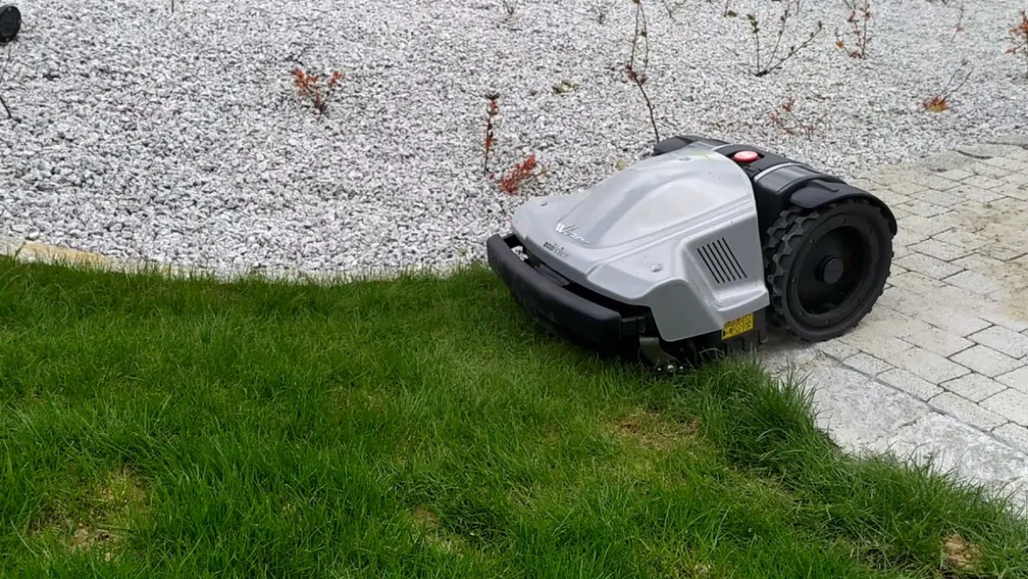 WIPER TREKKER XL S ULTRA PREMIUM ROBOT KOSZĄCY KOSIARKA AUTOMATYCZNA DO TRAWY 6000m2 - OFICJALNY DYSTRYBUTOR - AUTORYZOWANY DEALER WIPER