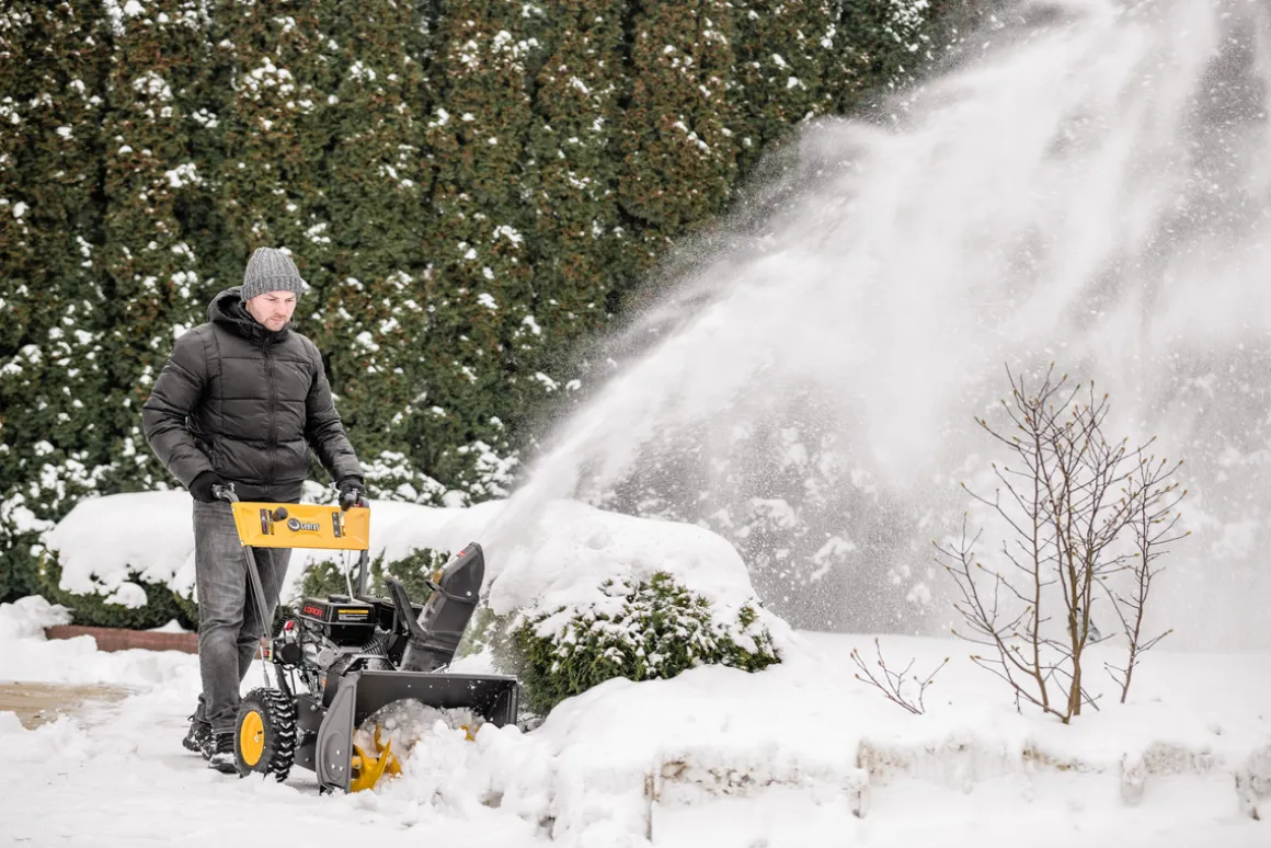 Zamiatarka spalinowa Cedrus ZM06E 4w1 z napędem i odśnieżarką