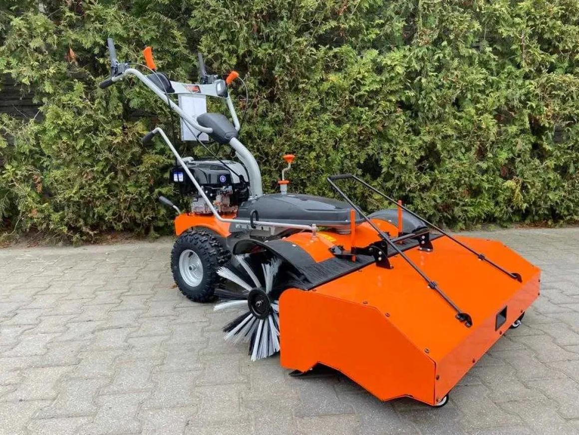 Zamiatarko-odśnieżarka spalinowa Oleo-Mac PKM 100 SET B&S BRIGGS&STRATTON